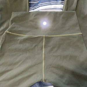 Lululemon Wunder under leggings